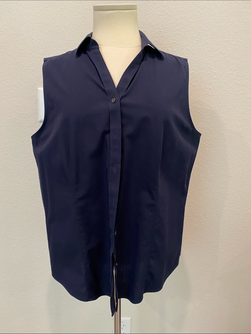 Talbots Navy Sleeveless Button-Down Shirt Sz 16
